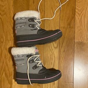 London Fog Gray and Pink Winter Boots with Fur big kids size 2
